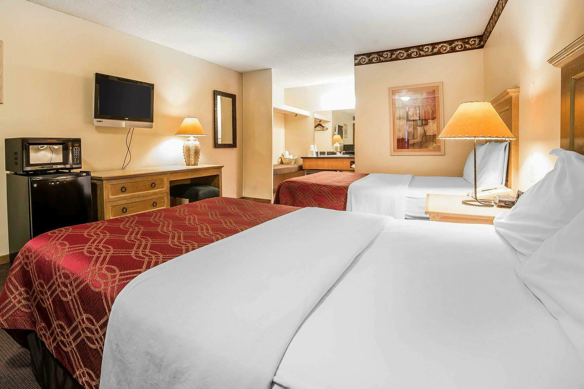 Econo Lodge Inn & Suites Kalispell - Glacier National Park Gateway Buitenkant foto