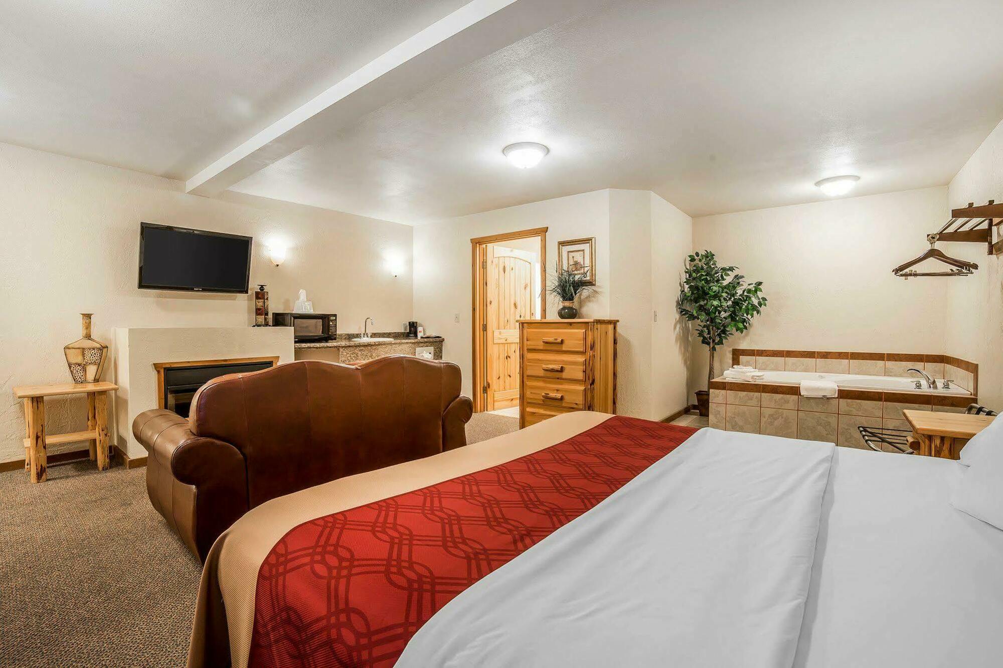 Econo Lodge Inn & Suites Kalispell - Glacier National Park Gateway Buitenkant foto
